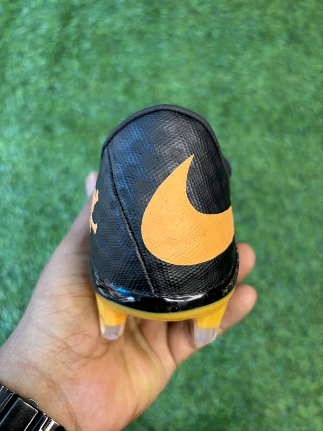 Hypervenom Phantom 3 Orange & Black Low-top FG With Lace