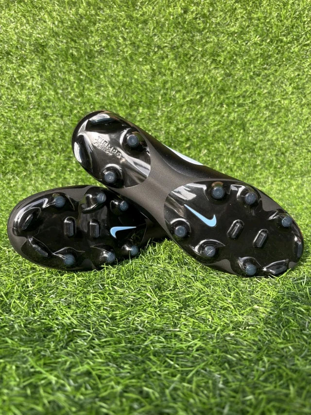 Tiempo Legend 10 Elite Black Low-top FG With Lace