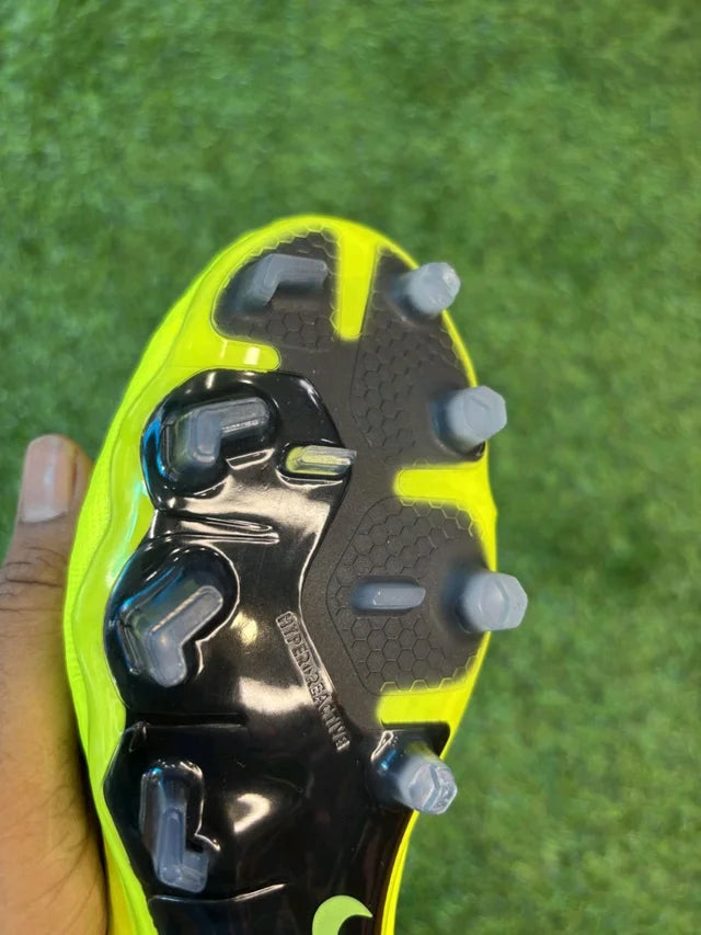 Hypervenol Phantom FG M Light Green Low-top With Lace