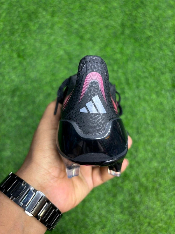 Predator Foldover Elite Black Colour FG With Lace