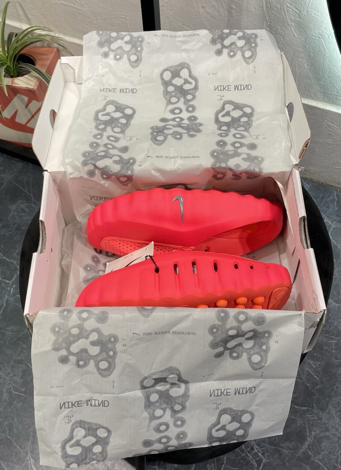NIKE MIND 001 SOLAR RED